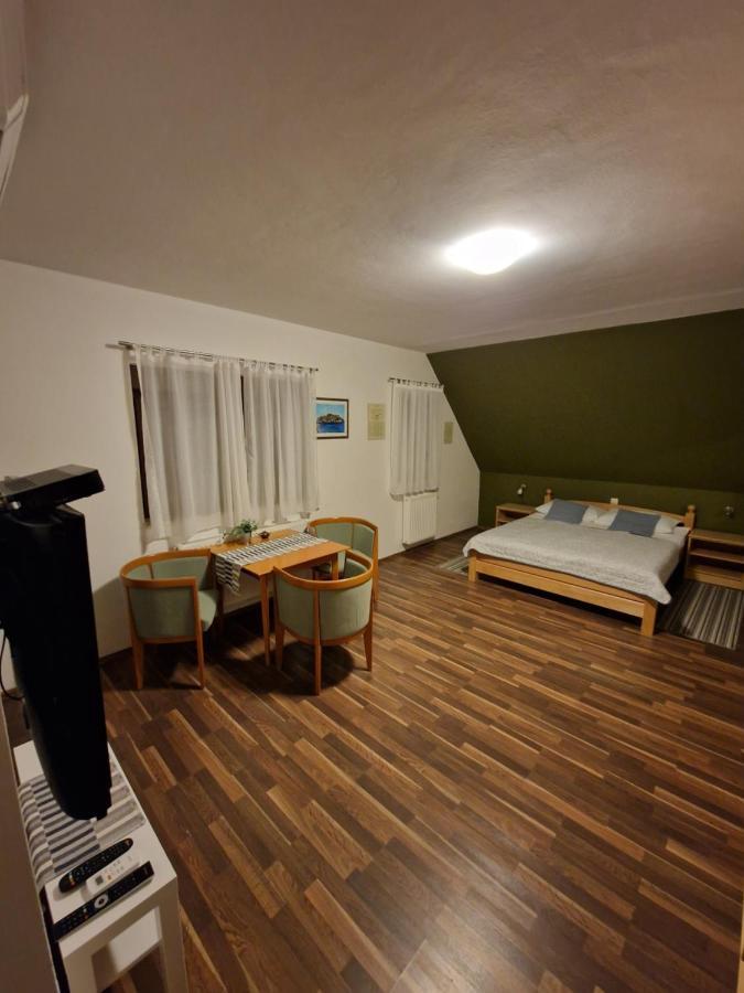 Guest House Wolf II Plitvička Jezera Exterior foto