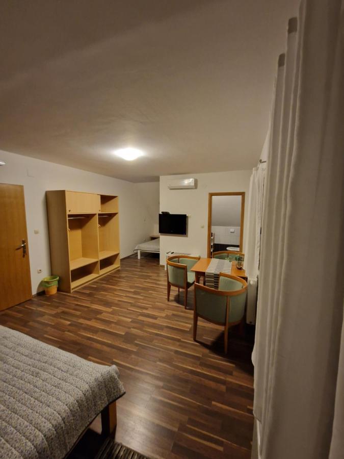 Guest House Wolf II Plitvička Jezera Exterior foto